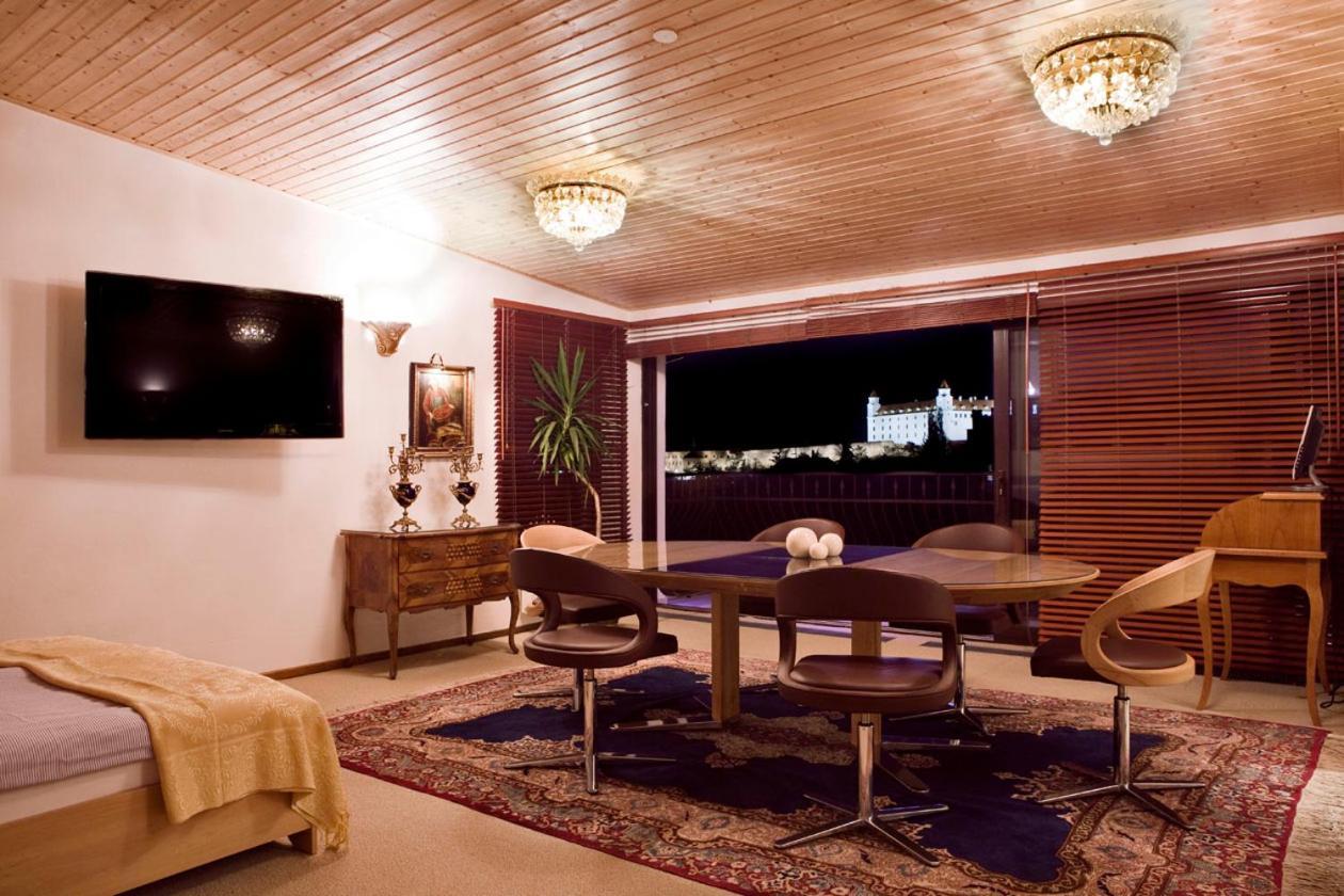 Panoramic Castle Suite With Free Private Parking Bratislava Exterior foto